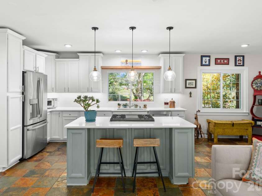 43 Martindale Road, Asheville, NC 28804.  MLS# CAR4393103, YatesRealty ID 32644. 