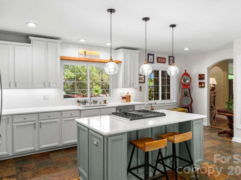 43 Martindale Road, Asheville, NC 28804.  MLS# CAR4393103, YatesRealty ID 32644. 