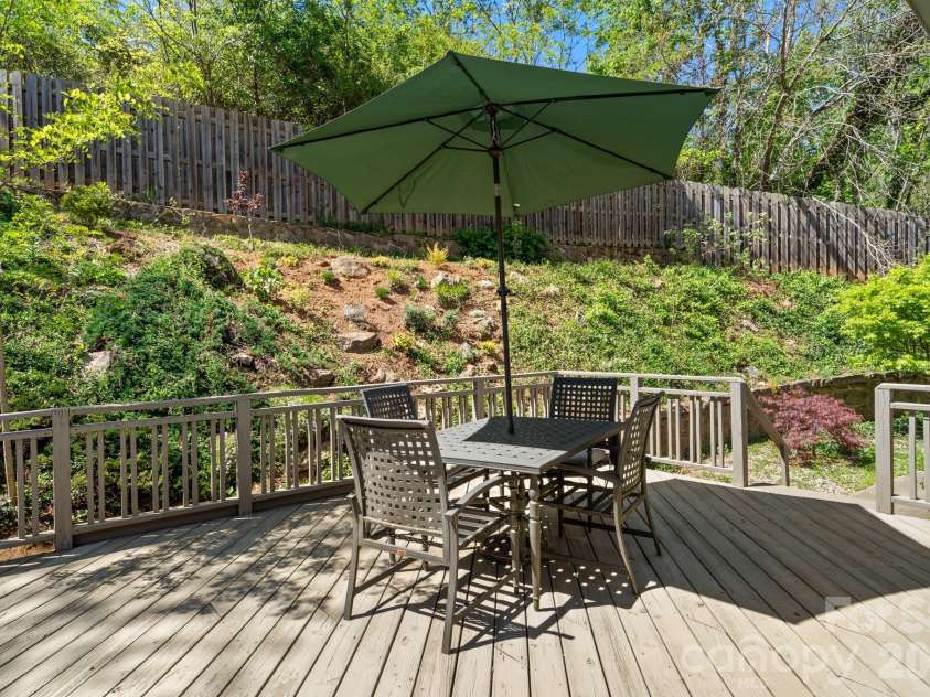 43 Martindale Road, Asheville, NC 28804.  MLS# CAR4393103, YatesRealty ID 32644. 