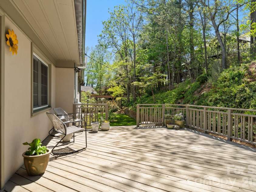 43 Martindale Road, Asheville, NC 28804.  MLS# CAR4393103, YatesRealty ID 32644. 
