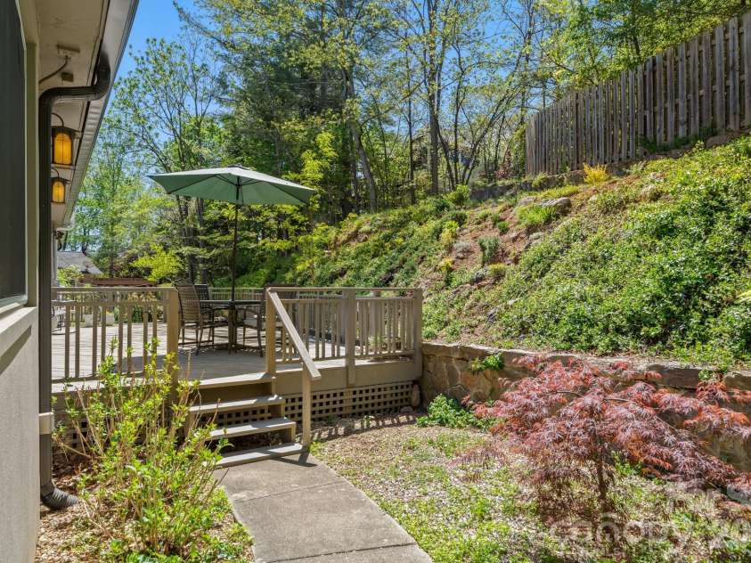 43 Martindale Road, Asheville, NC 28804.  MLS# CAR4393103, YatesRealty ID 32644. 