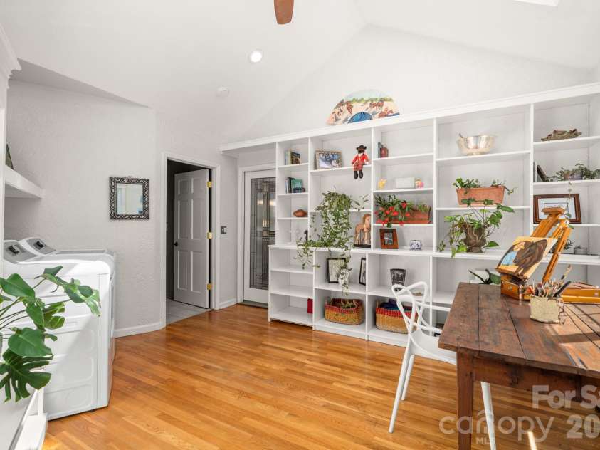 43 Martindale Road, Asheville, NC 28804.  MLS# CAR4393103, YatesRealty ID 32644. 