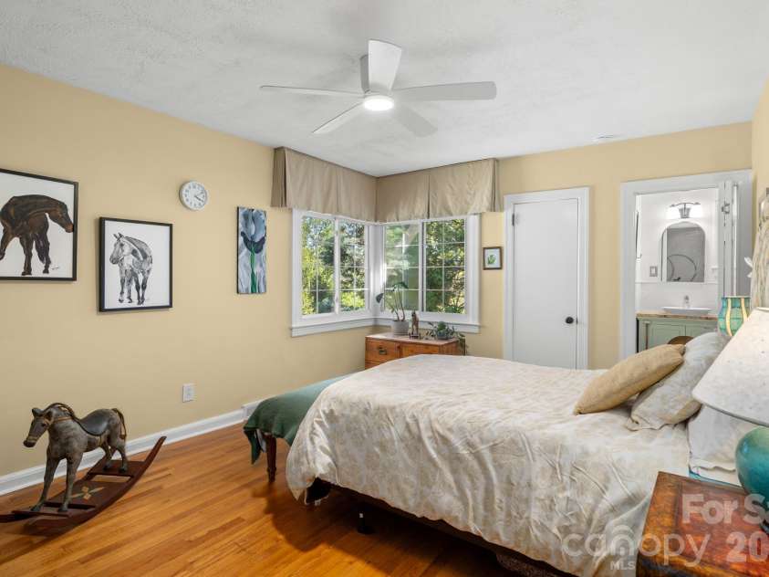 43 Martindale Road, Asheville, NC 28804.  MLS# CAR4393103, YatesRealty ID 32644. 