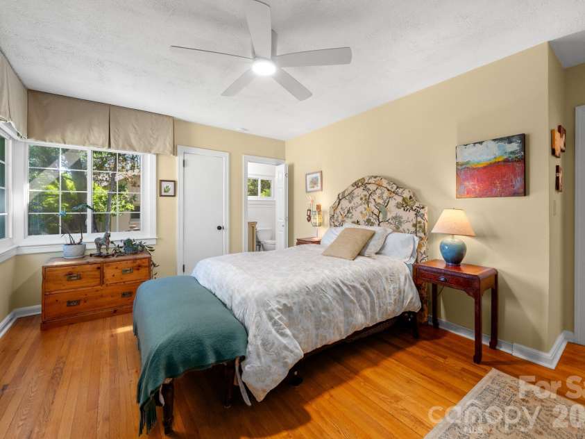43 Martindale Road, Asheville, NC 28804.  MLS# CAR4393103, YatesRealty ID 32644. 