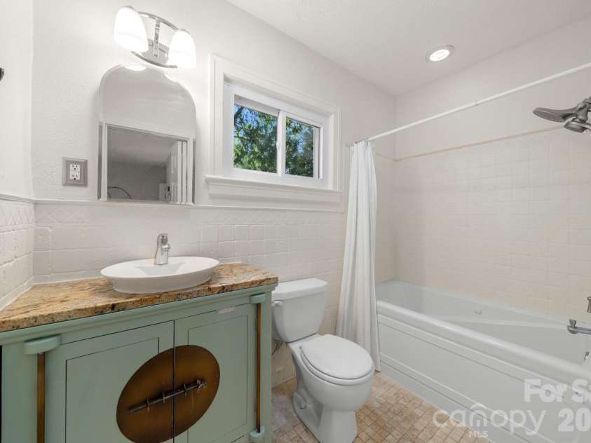 43 Martindale Road, Asheville, NC 28804.  MLS# CAR4393103, YatesRealty ID 32644. 