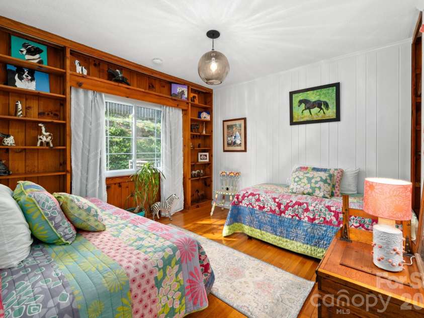 43 Martindale Road, Asheville, NC 28804.  MLS# CAR4393103, YatesRealty ID 32644. 