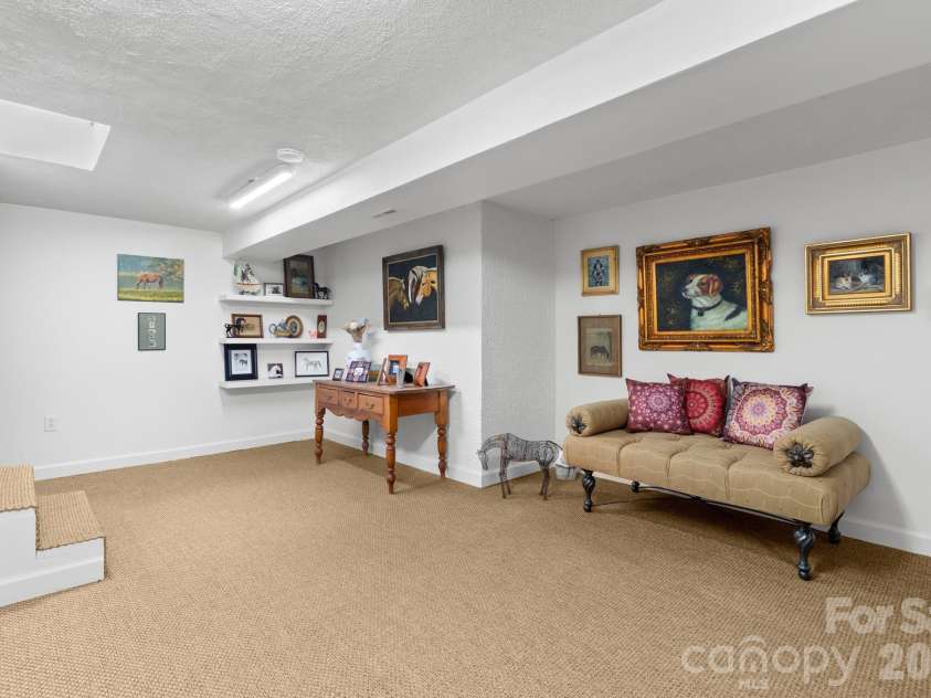 43 Martindale Road, Asheville, NC 28804.  MLS# CAR4393103, YatesRealty ID 32644. 