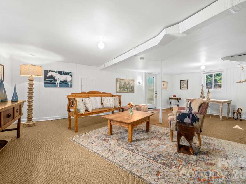43 Martindale Road, Asheville, NC 28804.  MLS# CAR4393103, YatesRealty ID 32644. 