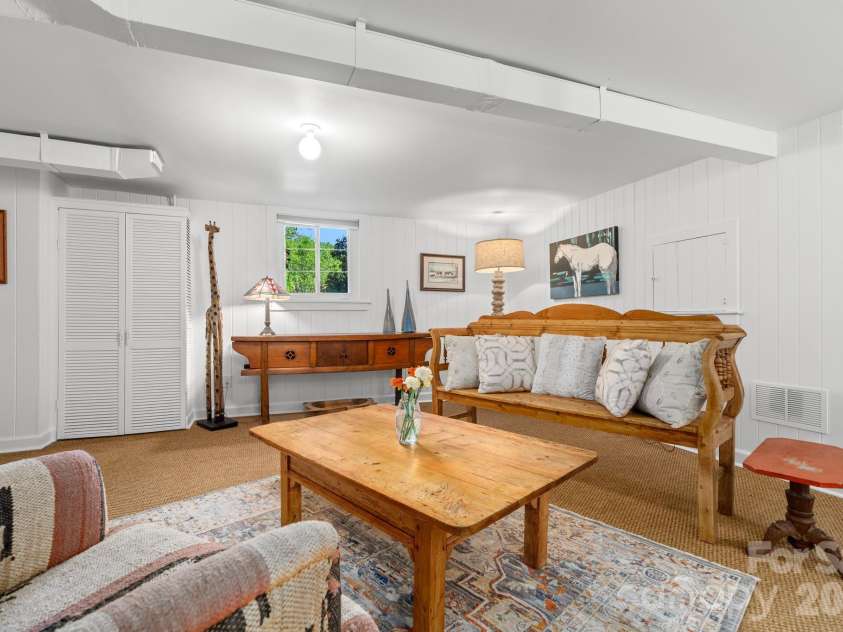 43 Martindale Road, Asheville, NC 28804.  MLS# CAR4393103, YatesRealty ID 32644. 
