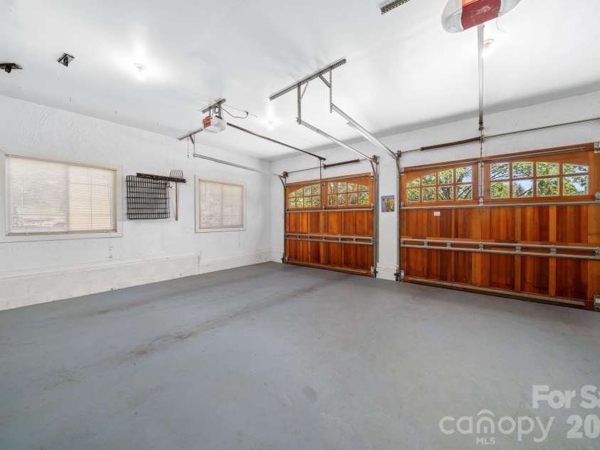 43 Martindale Road, Asheville, NC 28804.  MLS# CAR4393103, YatesRealty ID 32644. 