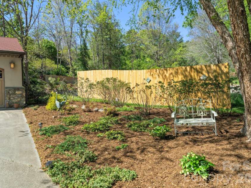 43 Martindale Road, Asheville, NC 28804.  MLS# CAR4393103, YatesRealty ID 32644. 
