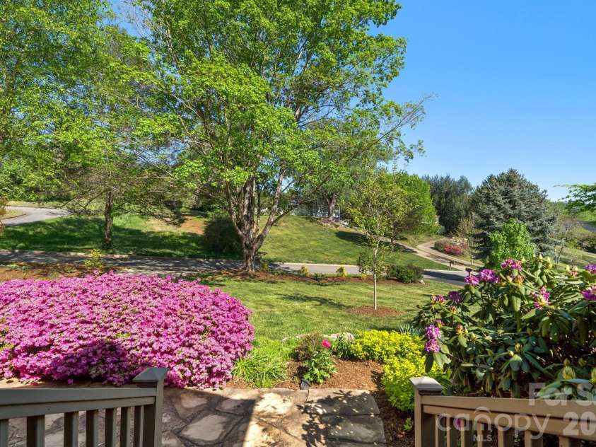 43 Martindale Road, Asheville, NC 28804.  MLS# CAR4393103, YatesRealty ID 32644. 