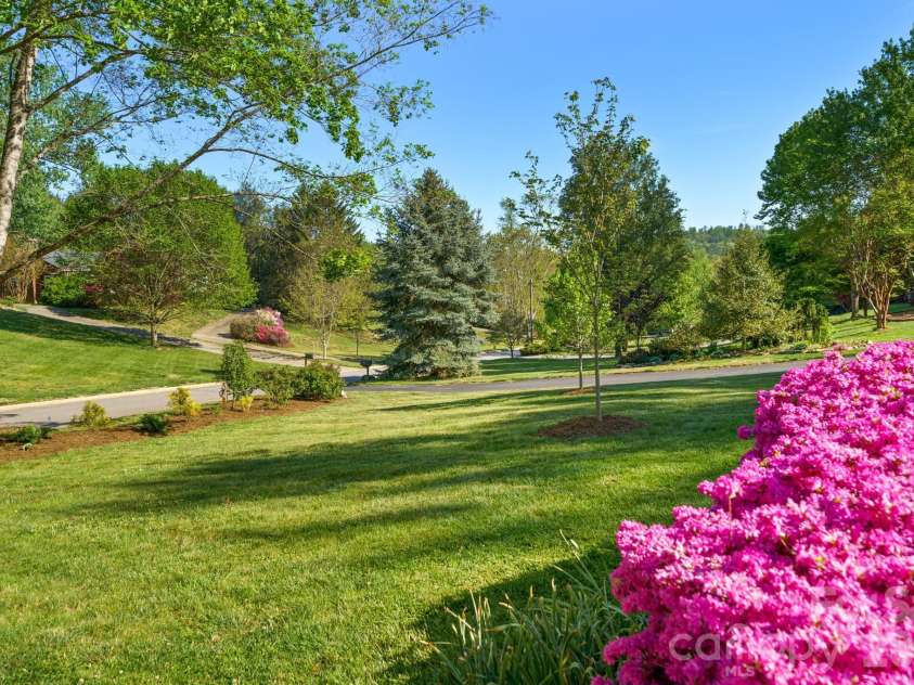 43 Martindale Road, Asheville, NC 28804.  MLS# CAR4393103, YatesRealty ID 32644. 