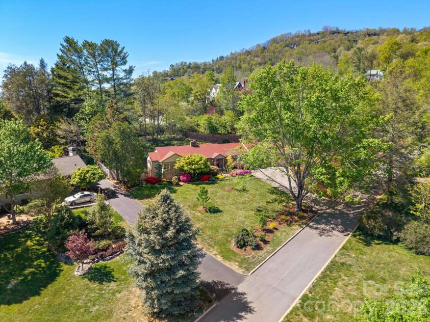 43 Martindale Road, Asheville, NC 28804.  MLS# CAR4393103, YatesRealty ID 32644. 