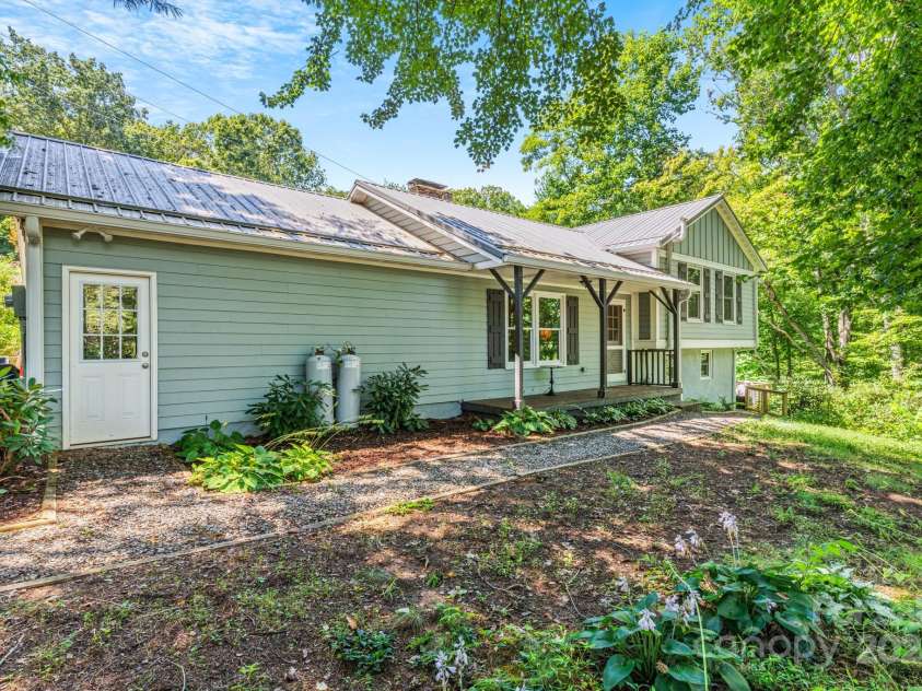 23 Pyfrom Drive, Swannanoa, NC 28778.  MLS# CAR4291544, YatesRealty ID 32645. 