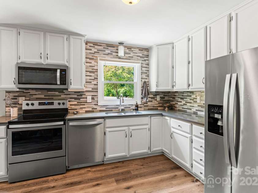 23 Pyfrom Drive, Swannanoa, NC 28778.  MLS# CAR4291544, YatesRealty ID 32645. 