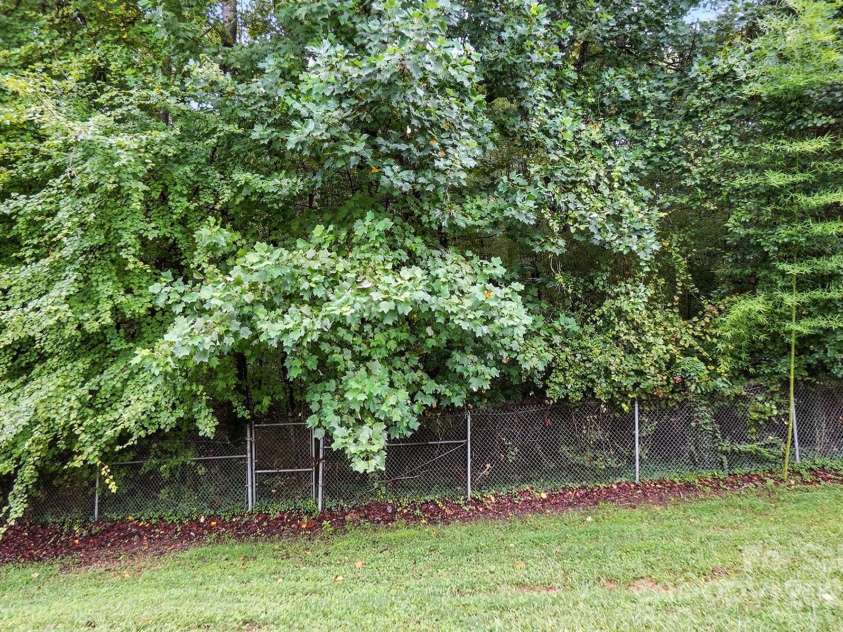 1101 Surry Lane, Gastonia, NC 28054.  MLS# CAR4291971, YatesRealty ID 32646. 