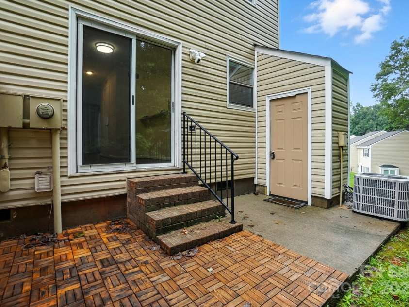 1101 Surry Lane, Gastonia, NC 28054.  MLS# CAR4291971, YatesRealty ID 32646. 