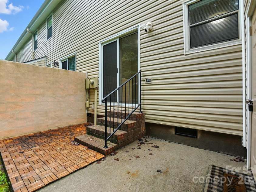 1101 Surry Lane, Gastonia, NC 28054.  MLS# CAR4291971, YatesRealty ID 32646. 