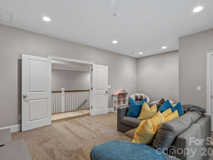 16830 Reinsch Drive, Davidson, NC 28036.  MLS# CAR4390948, YatesRealty ID 32647. 