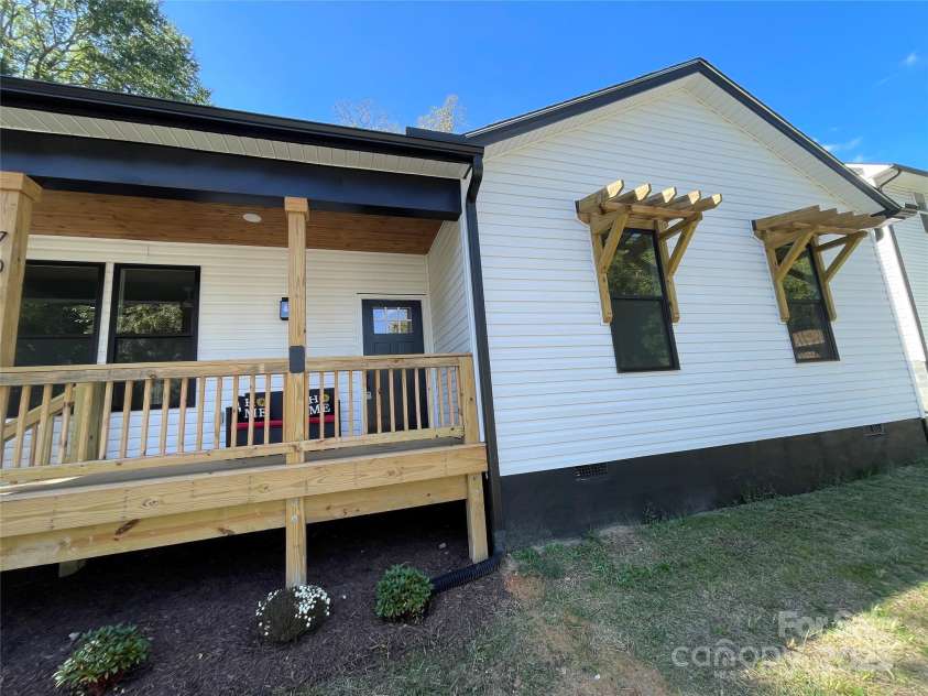 704 Harding Avenue, Kannapolis, NC 28083.  MLS# CAR4275588, YatesRealty ID 32647. Front Porch Seating Area