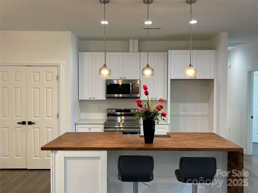 704 Harding Avenue, Kannapolis, NC 28083.  MLS# CAR4275588, YatesRealty ID 32647. Kitchen View 2