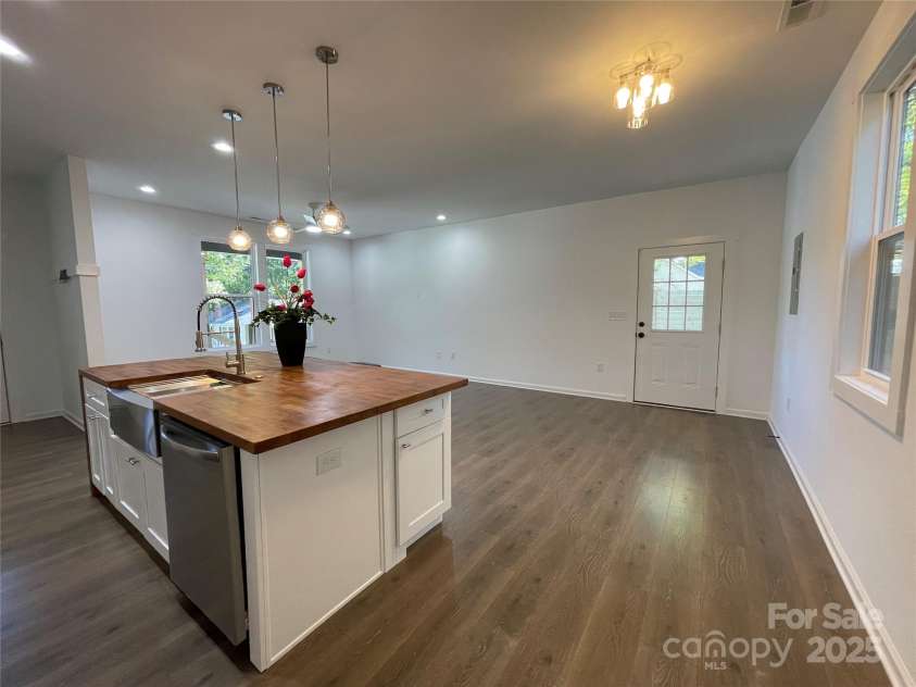 704 Harding Avenue, Kannapolis, NC 28083.  MLS# CAR4275588, YatesRealty ID 32647. Kitchen/Dining Area