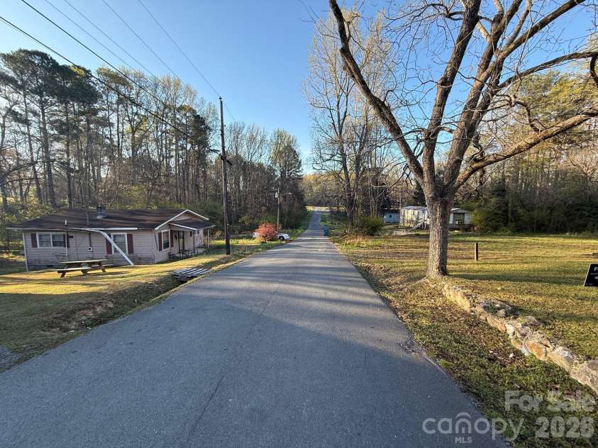 624 Blue Street, Troy, NC 27371.  MLS# CAR4358666, YatesRealty ID 32649. 