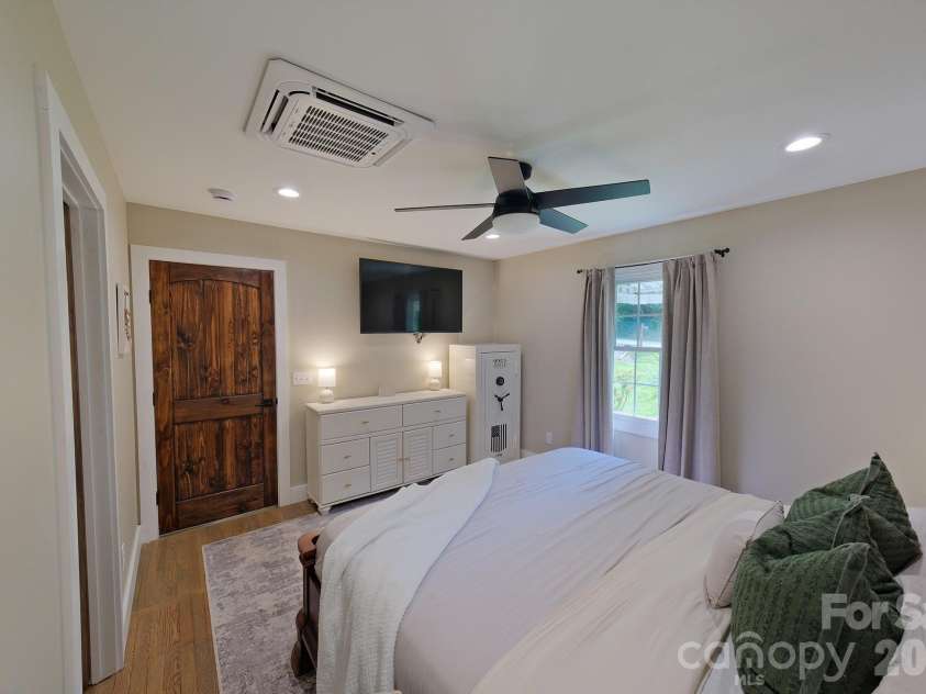 445 Old Haw Creek Road, Asheville, NC 28805.  MLS# CAR4394105, YatesRealty ID 32650. 
