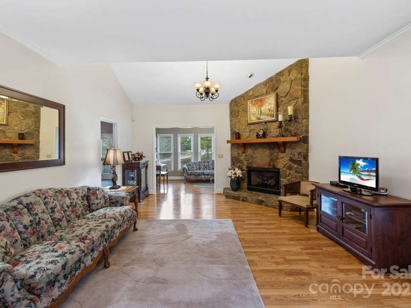 7 15th Vantage Street, Campobello, SC 29322.  MLS# CAR4293009, YatesRealty ID 32652. 