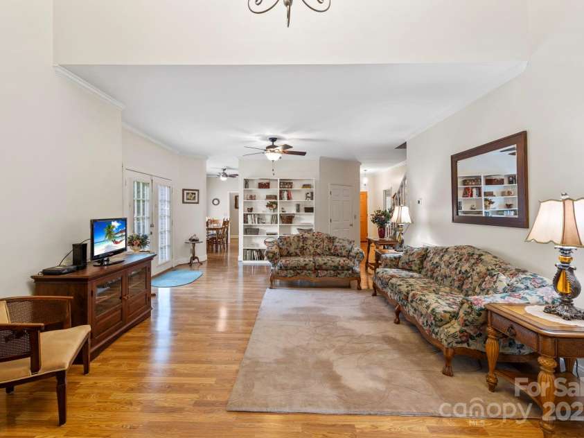 7 15th Vantage Street, Campobello, SC 29322.  MLS# CAR4293009, YatesRealty ID 32652. 