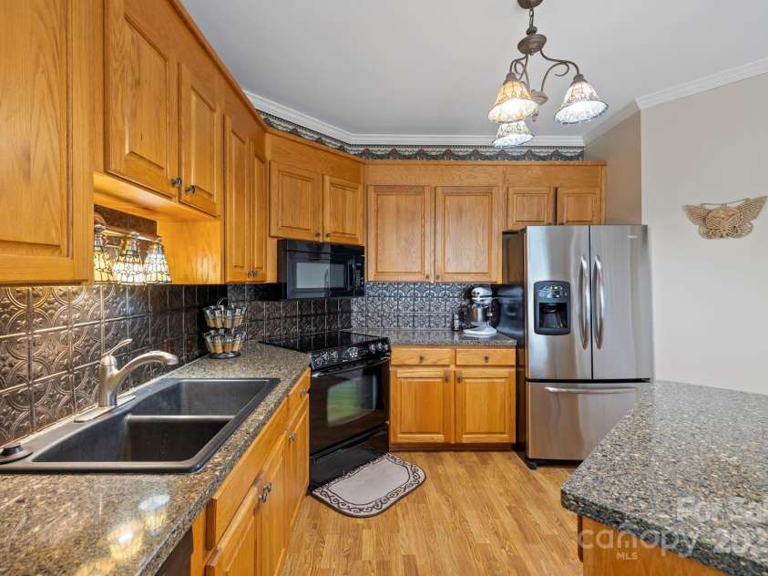 7 15th Vantage Street, Campobello, SC 29322.  MLS# CAR4293009, YatesRealty ID 32652. 