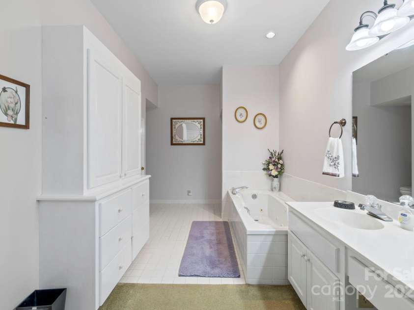 7 15th Vantage Street, Campobello, SC 29322.  MLS# CAR4293009, YatesRealty ID 32652. 