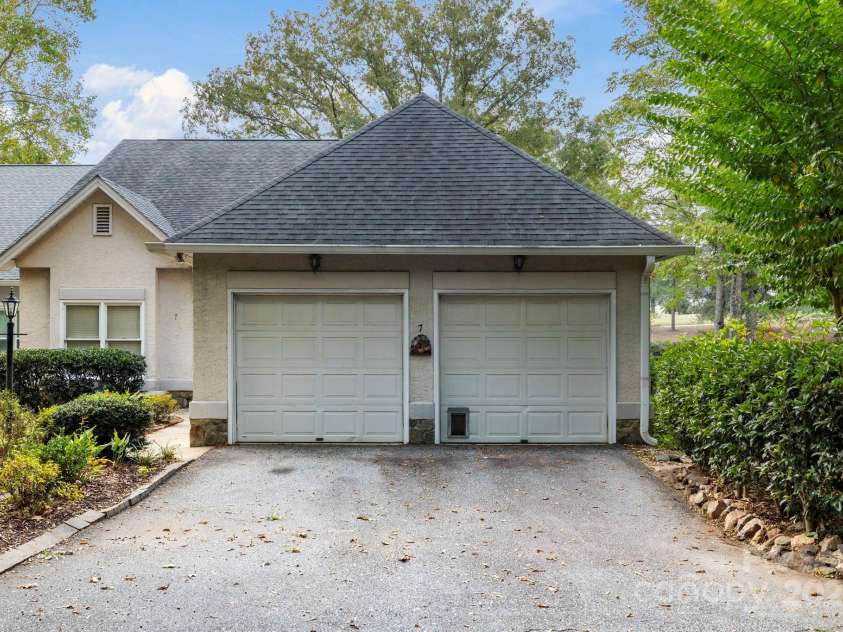 7 15th Vantage Street, Campobello, SC 29322.  MLS# CAR4293009, YatesRealty ID 32652. 