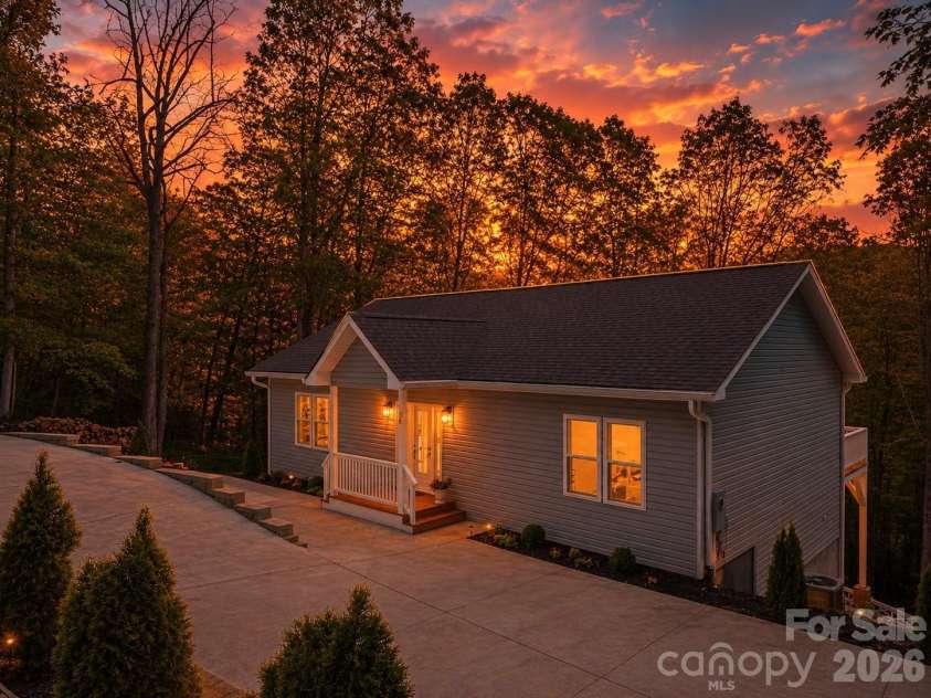 88 Foxwood Drive, Franklin, NC 28734.  MLS# CAR4396424, YatesRealty ID 32652. 