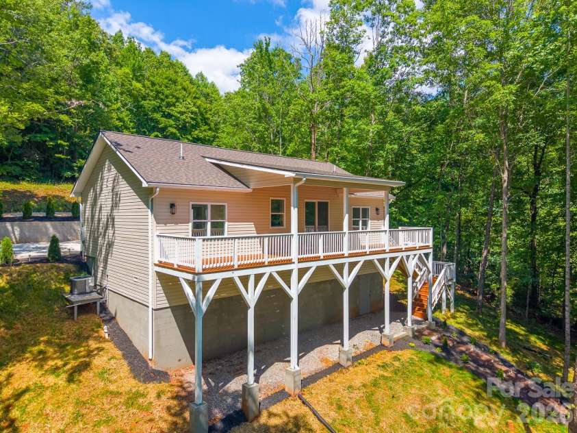 88 Foxwood Drive, Franklin, NC 28734.  MLS# CAR4396424, YatesRealty ID 32652. 
