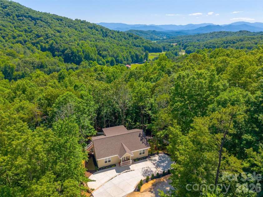 88 Foxwood Drive, Franklin, NC 28734.  MLS# CAR4396424, YatesRealty ID 32652. 