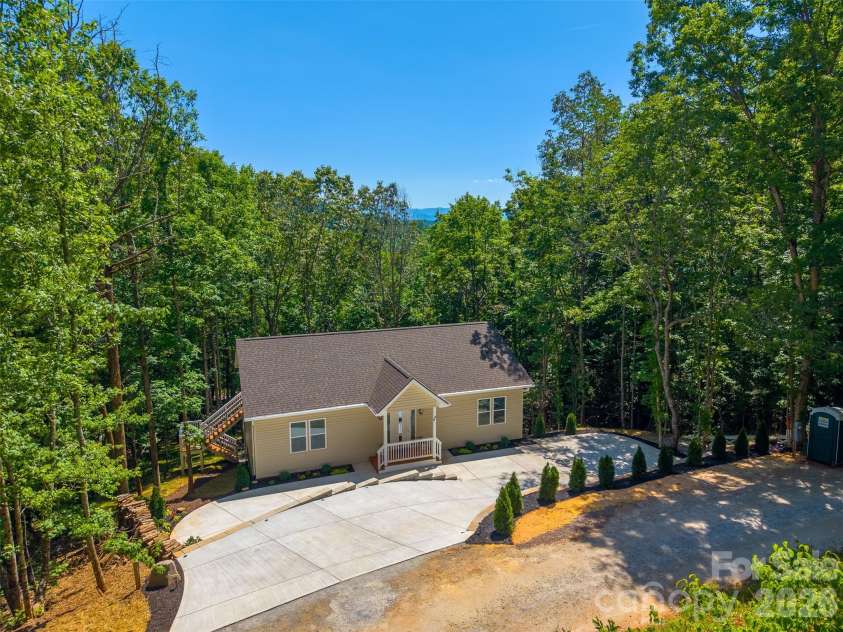 88 Foxwood Drive, Franklin, NC 28734.  MLS# CAR4396424, YatesRealty ID 32652. 