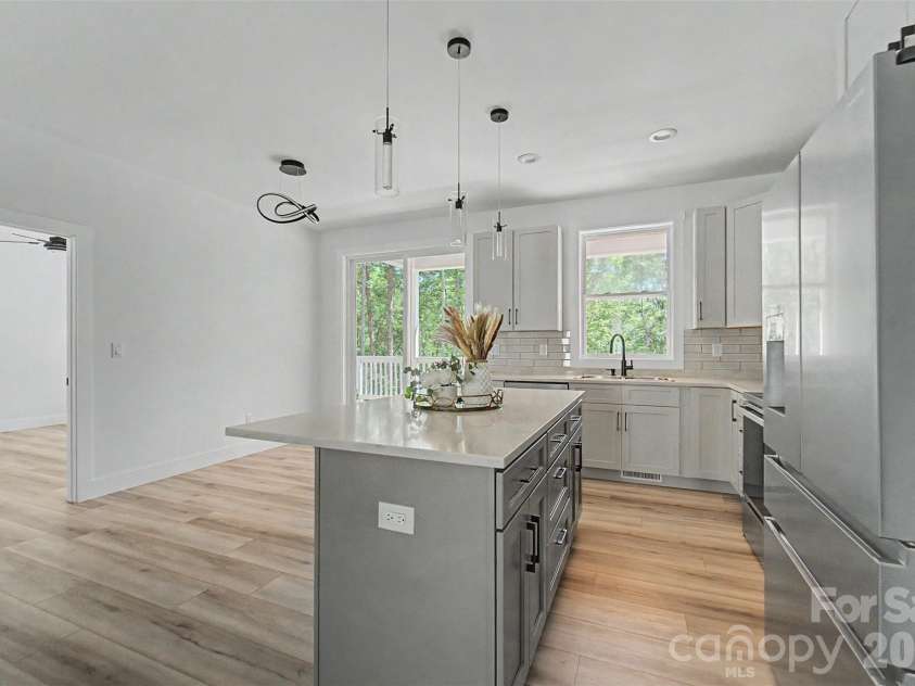 88 Foxwood Drive, Franklin, NC 28734.  MLS# CAR4396424, YatesRealty ID 32652. 
