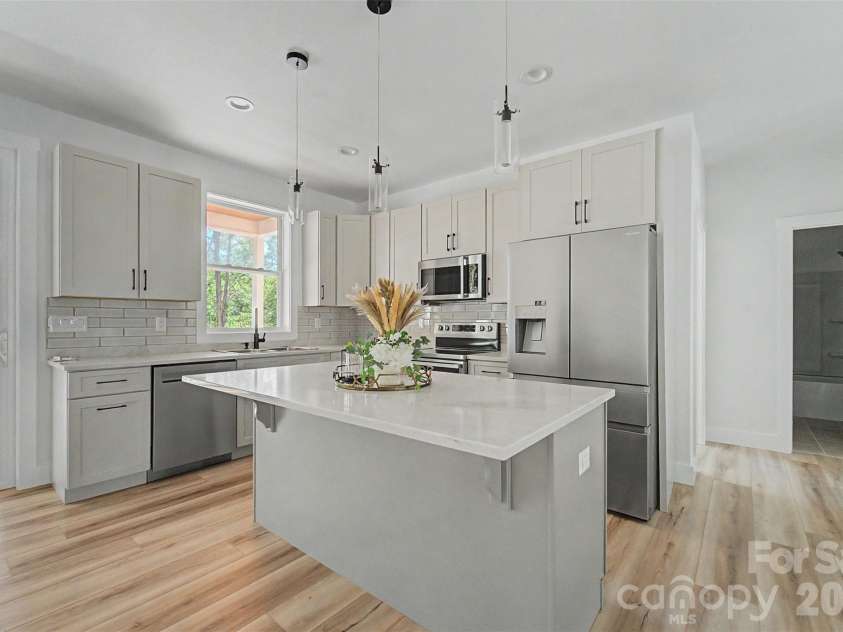 88 Foxwood Drive, Franklin, NC 28734.  MLS# CAR4396424, YatesRealty ID 32652. 