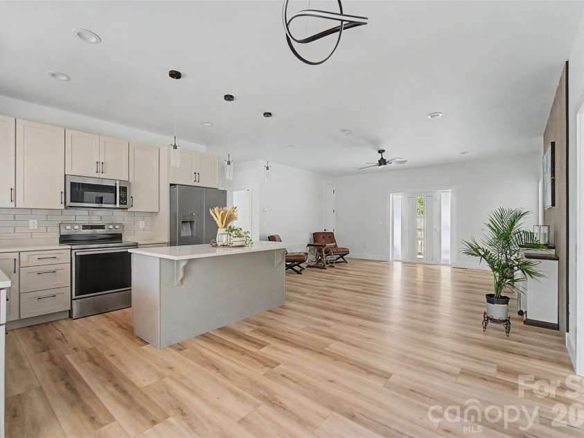 88 Foxwood Drive, Franklin, NC 28734.  MLS# CAR4396424, YatesRealty ID 32652. 