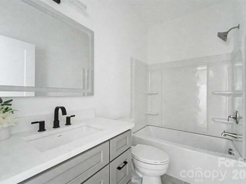 88 Foxwood Drive, Franklin, NC 28734.  MLS# CAR4396424, YatesRealty ID 32652. 