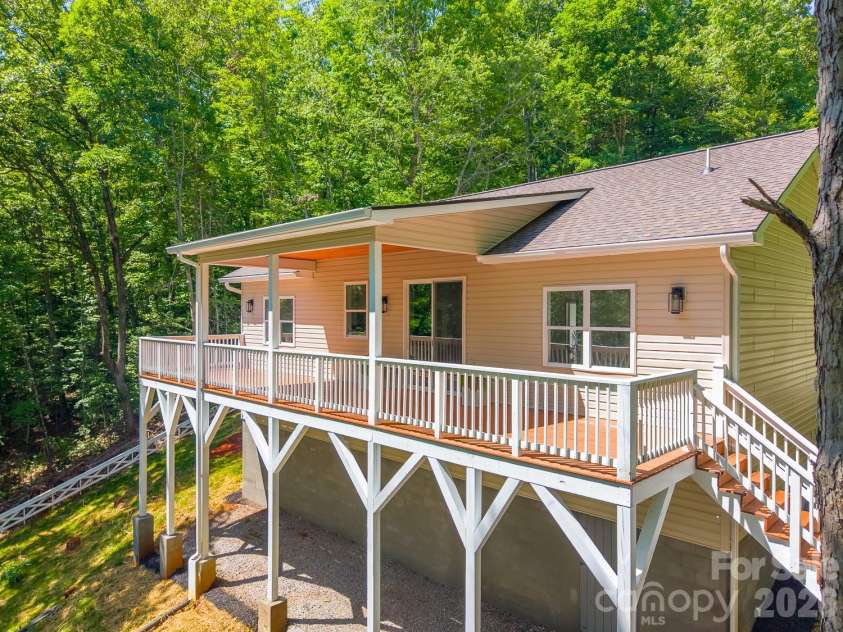88 Foxwood Drive, Franklin, NC 28734.  MLS# CAR4396424, YatesRealty ID 32652. 