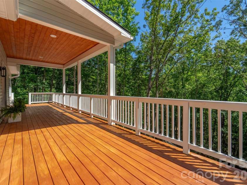 88 Foxwood Drive, Franklin, NC 28734.  MLS# CAR4396424, YatesRealty ID 32652. 