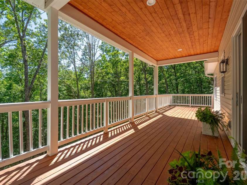88 Foxwood Drive, Franklin, NC 28734.  MLS# CAR4396424, YatesRealty ID 32652. 