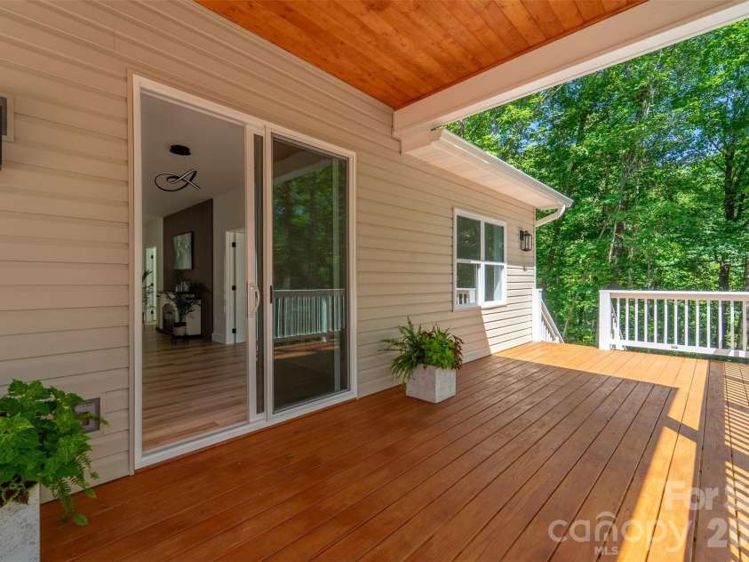 88 Foxwood Drive, Franklin, NC 28734.  MLS# CAR4396424, YatesRealty ID 32652. 