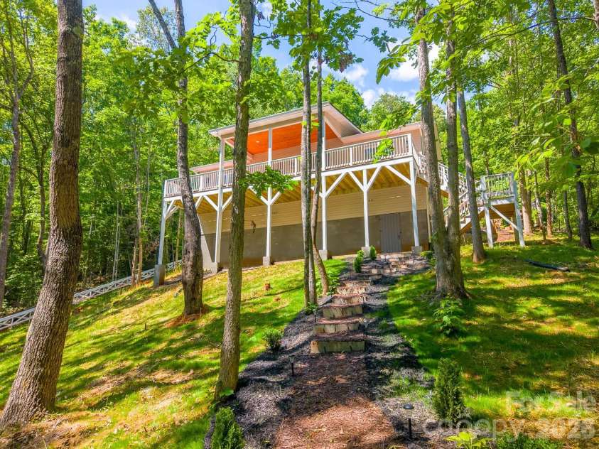 88 Foxwood Drive, Franklin, NC 28734.  MLS# CAR4396424, YatesRealty ID 32652. 