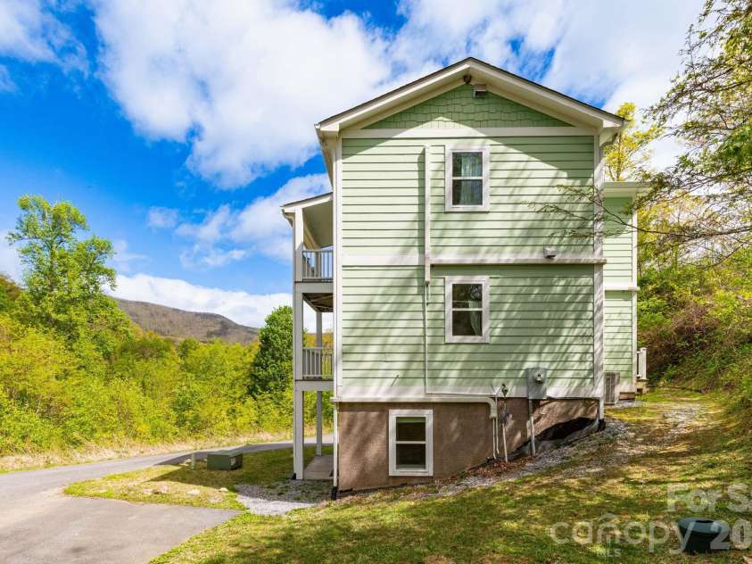 12 Lila Lane, Clyde, NC 28721.  MLS# CAR4377742, YatesRealty ID 32653. 