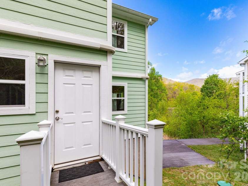 12 Lila Lane, Clyde, NC 28721.  MLS# CAR4377742, YatesRealty ID 32653. Main Level Entry