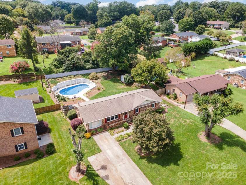 2425 Essen Lane, Gastonia, NC 28054.  MLS# CAR4292814, YatesRealty ID 32656. 
